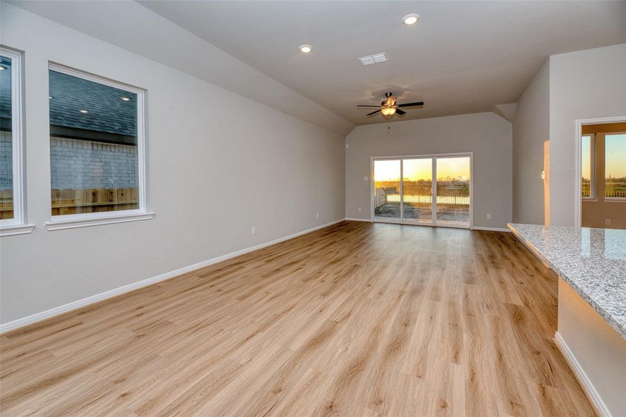 Spacious, unfurnished interior of a new home in Aldeana - Paintbrush Collection, Bonney (Image 29).