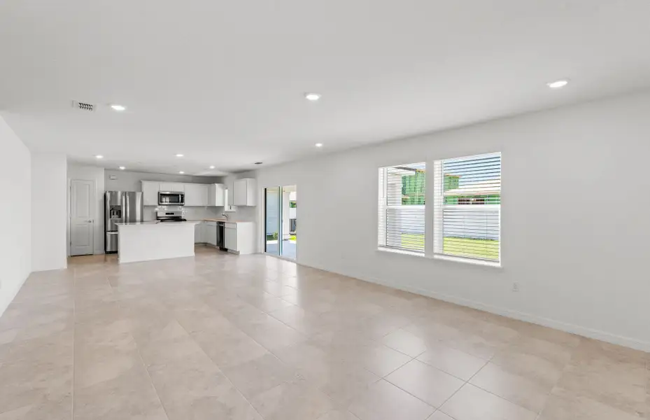 Spacious, unfurnished interior of a new home in Wells Landing, Jacksonville (Image 8). Spacious, unfurnished interior of a new home in Wells Landing, Jacksonville (Image 8).
