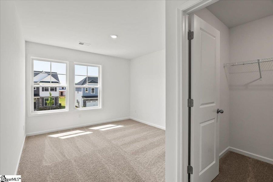 Spacious, unfurnished interior of a new home in Halton Oaks, Spartanburg (Image 20). Spacious, unfurnished interior of a new home in Halton Oaks, Spartanburg (Image 20).