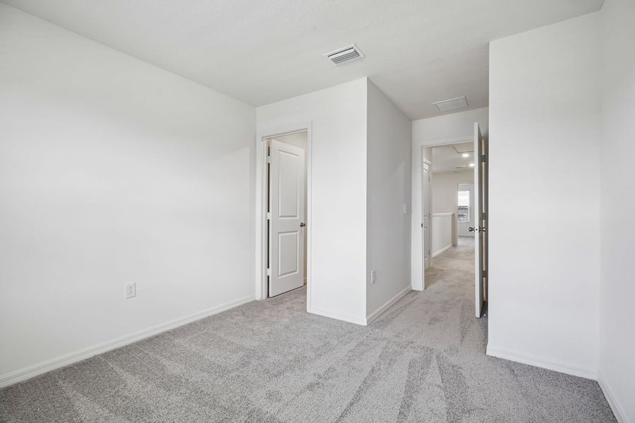 Spacious, unfurnished interior of a new home in Reserve at Forest Lake Townhomes, Lake Wales (Image 16).