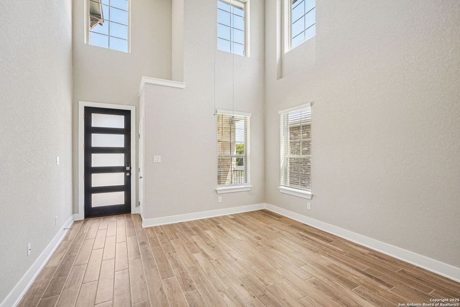 Spacious, unfurnished interior of a new home in Comanche Ridge, San Antonio (Image 33). Spacious, unfurnished interior of a new home in Comanche Ridge, San Antonio (Image 33).