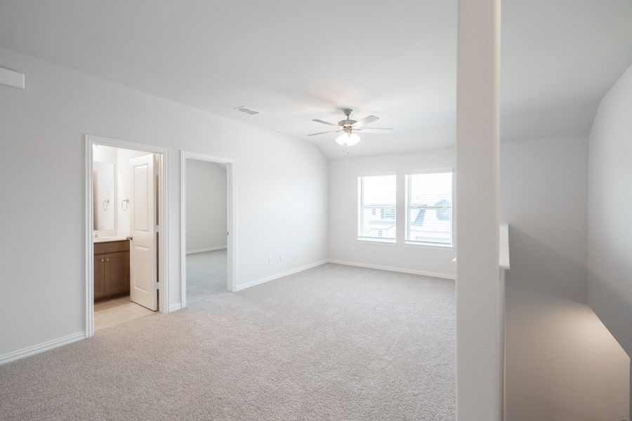 Spacious, unfurnished interior of a new home in Chalk Hill, Celina (Image 18).