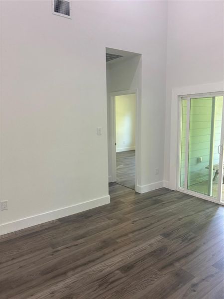 Spacious, unfurnished interior of a new home in , Houston (Image 10).