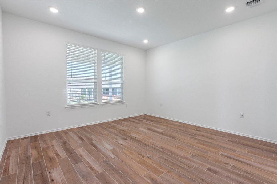 Spacious, unfurnished interior of a new home in , Georgetown (Image 26).