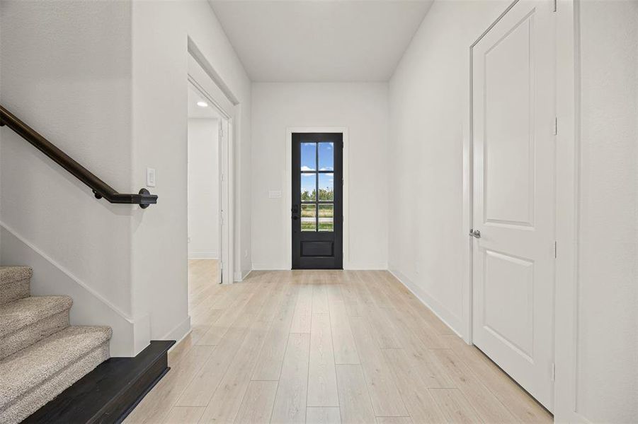 Spacious, unfurnished interior of a new home in Tuscan Estates (1 Acre Lots), Waxahachie (Image 28).