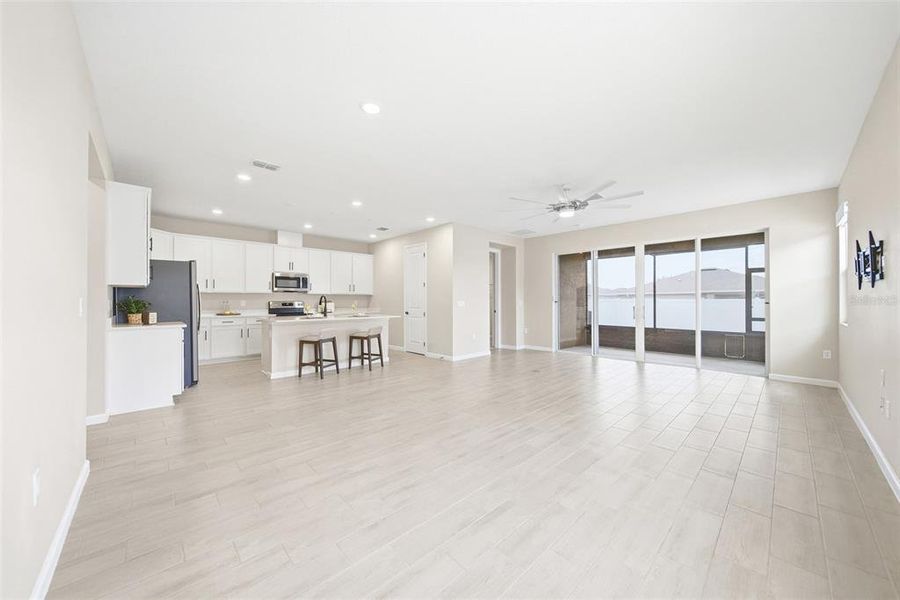 Spacious, unfurnished interior of a new home in , Haines City (Image 14).