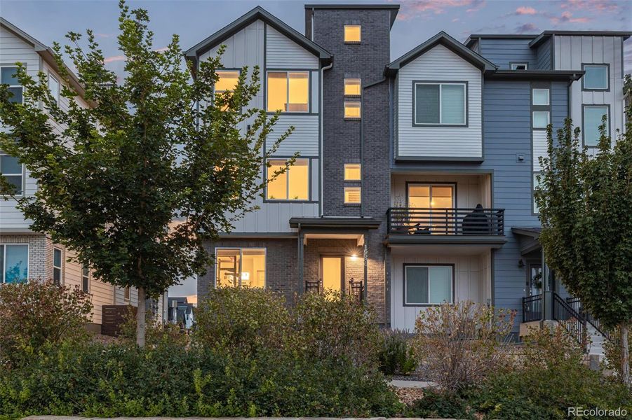 Front exterior of a new home in , Broomfield, CO, highlighting curb appeal (Image 21).