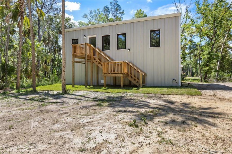 Exterior details and patio area of a home in , Homosassa (Image 24).