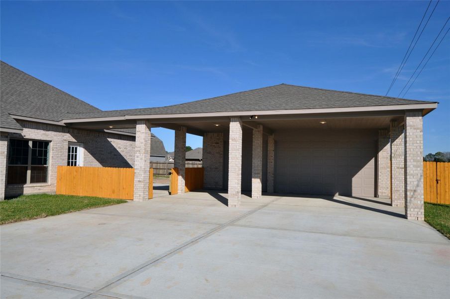 Exterior details and patio area of a home in Pedregal, League City (Image 30).