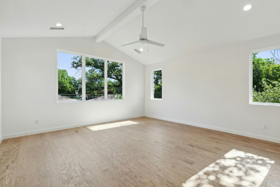 Spacious, unfurnished interior of a new home in , Dallas (Image 18).