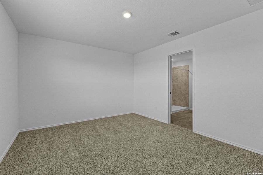 Spacious, unfurnished interior of a new home in Hickory Ridge, Elmendorf (Image 25).