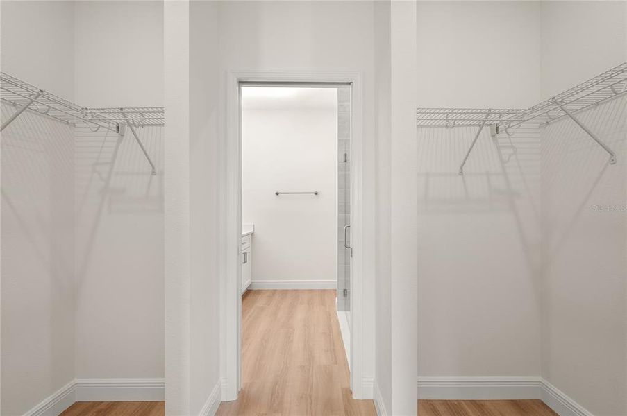 Spacious, unfurnished interior of a new home in , Osteen (Image 47).