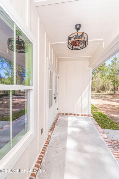 Exterior details and patio area of a home in , Macclenny (Image 31).
