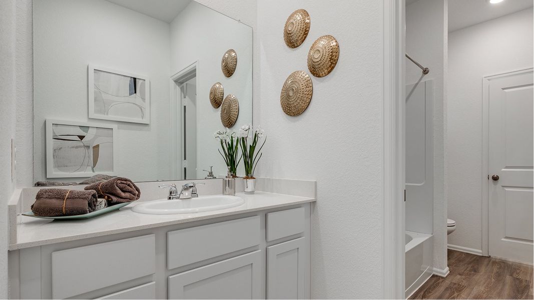 6432 Clover II Bath2 3of3 F1 080125 6432 Clover II Bath2 3of3 F1 080125