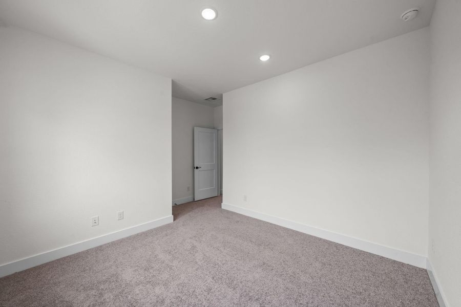 Spacious, unfurnished interior of a new home in , Katy (Image 22).