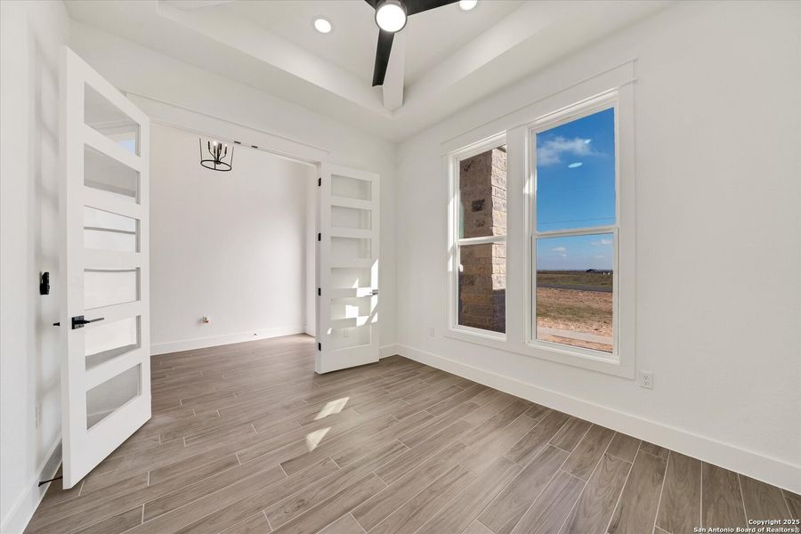 Spacious, unfurnished interior of a new home in , La Vernia (Image 29).