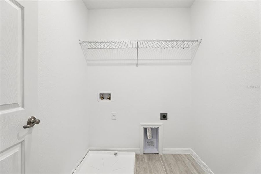 Spacious, unfurnished interior of a new home in Trinity Place, St. Cloud (Image 18).