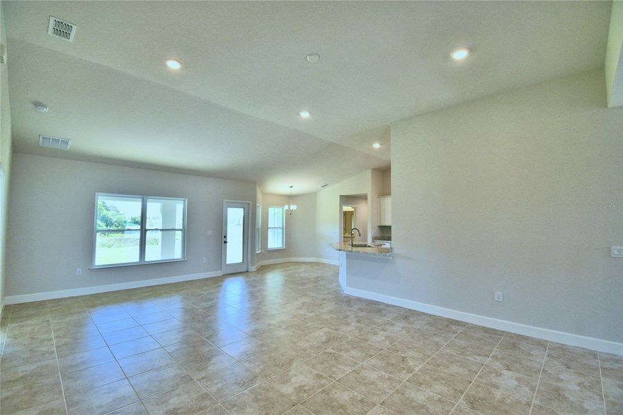 Spacious, unfurnished interior of a new home in Cadence Crossing, Auburndale (Image 22). Spacious, unfurnished interior of a new home in Cadence Crossing, Auburndale (Image 22).