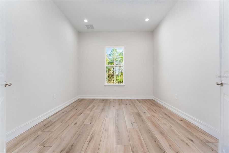 Spacious, unfurnished interior of a new home in Southern Hills Plantation, Brooksville (Image 24).