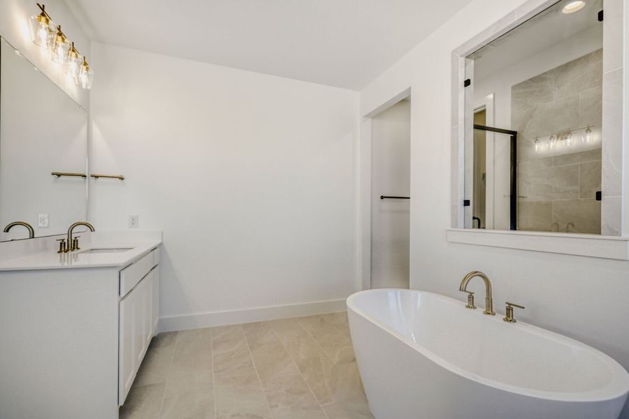 2230 Prickly Cactus - Primary Bathroom