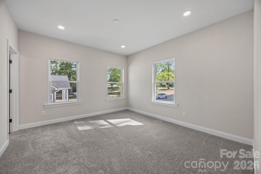 Spacious, unfurnished interior of a new home in , Kings Mountain (Image 13).