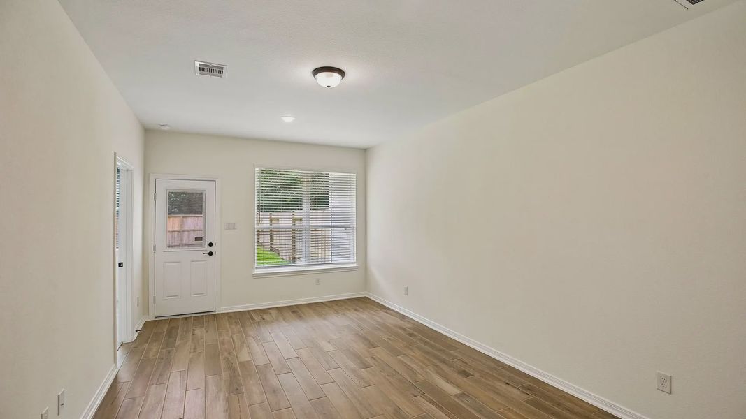 Spacious, unfurnished interior of a new home in Woodforest, Montgomery (Image 25).