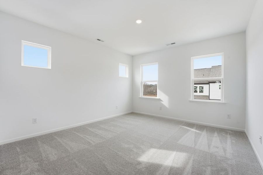 Spacious, unfurnished interior of a new home in Ridge at Sugar Creek, Indian Land (Image 10).