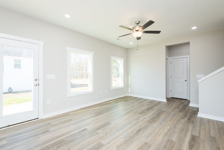 Spacious, unfurnished interior of a new home in Pallini Place, Elon (Image 16).