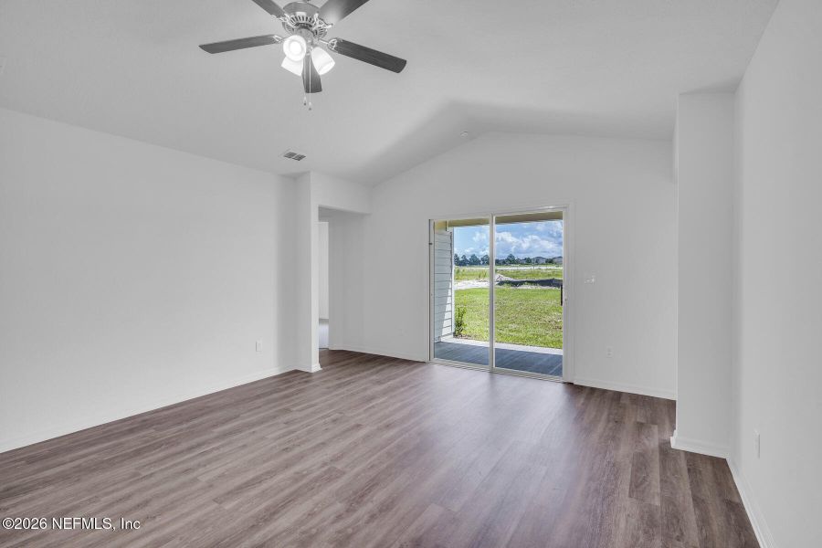 Spacious, unfurnished interior of a new home in Rolling Hills, Green Cove Springs (Image 15).
