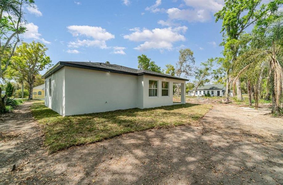 Exterior details and patio area of a home in , St. Cloud (Image 12).
