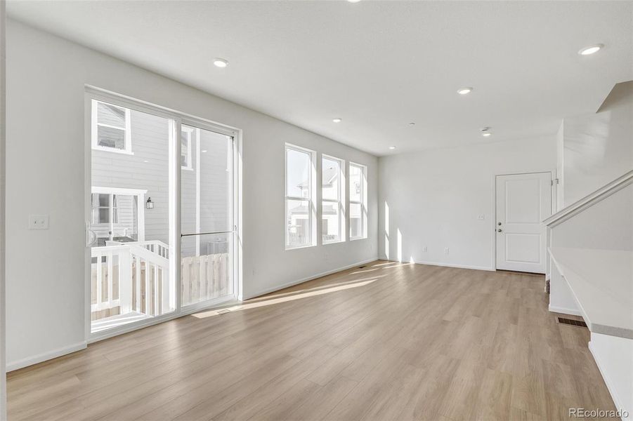 Spacious, unfurnished interior of a new home in Turnberry Villas, Commerce City (Image 25).