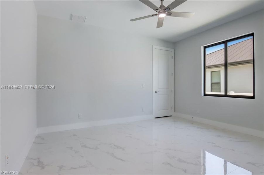 Spacious, unfurnished interior of a new home in , Cape Coral (Image 35).