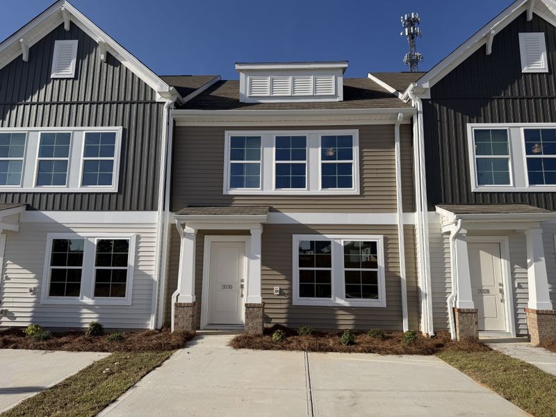 Image 3 of a home in Astoria.