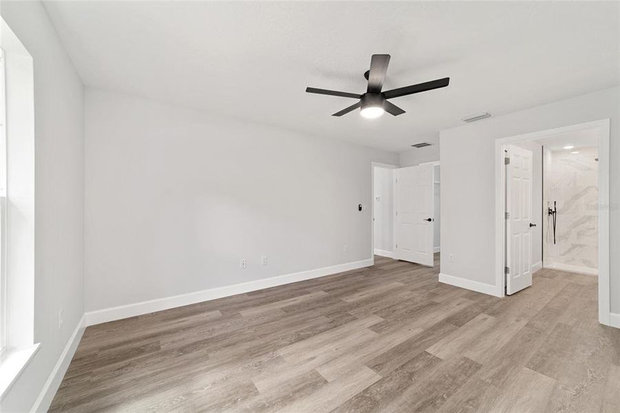 Spacious, unfurnished interior of a new home in , Ocala (Image 27).