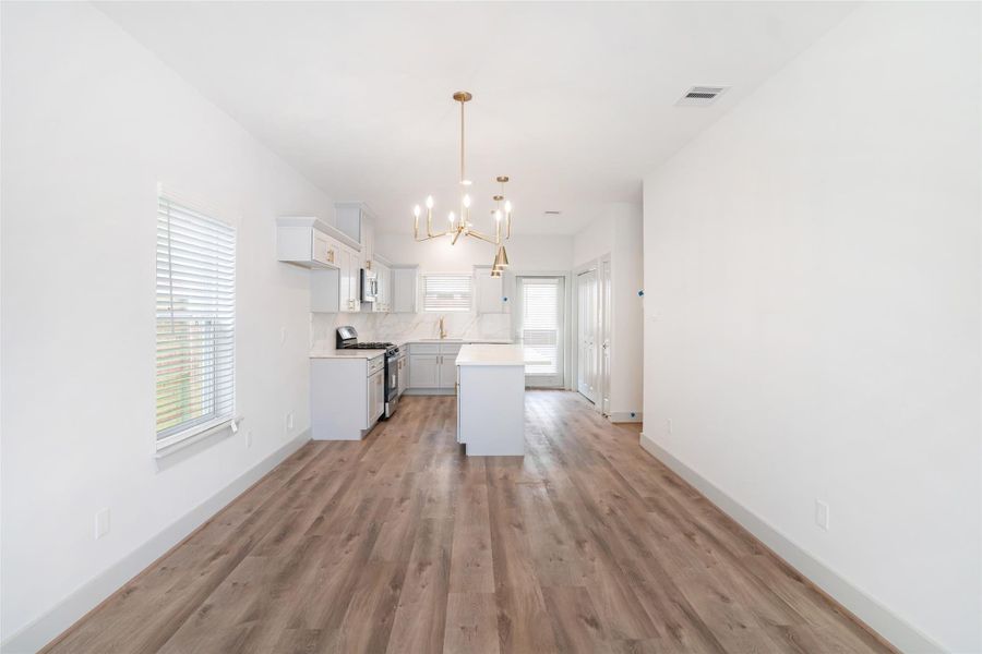 Image 10 of a home in Avenue Park.