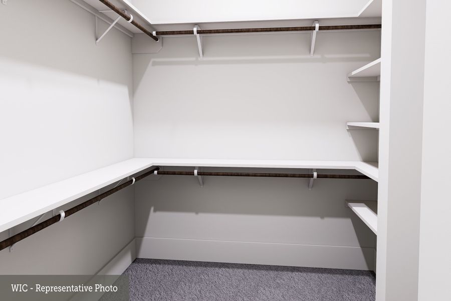 The El Paso - Walk-in Closet