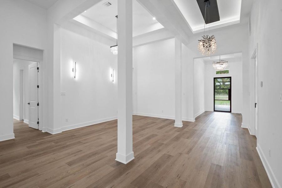 Nice Dining space as well with Vinyl wood floors. Nice Dining space as well with Vinyl wood floors.