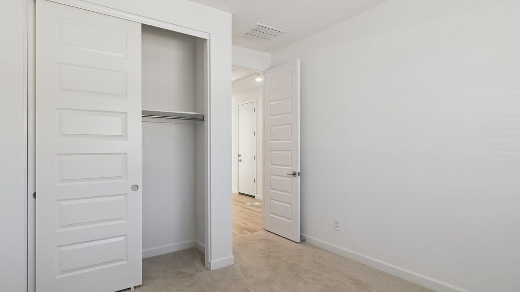 Spacious, unfurnished interior of a new home in Aloravita, Peoria (Image 12).