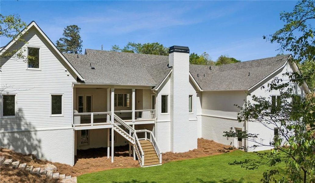 Exterior details and patio area of a home in , Athens (Image 24).