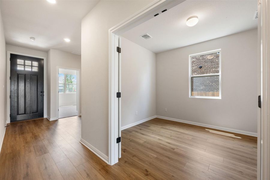 Spacious, unfurnished interior of a new home in Patterson Ranch, Georgetown (Image 23).