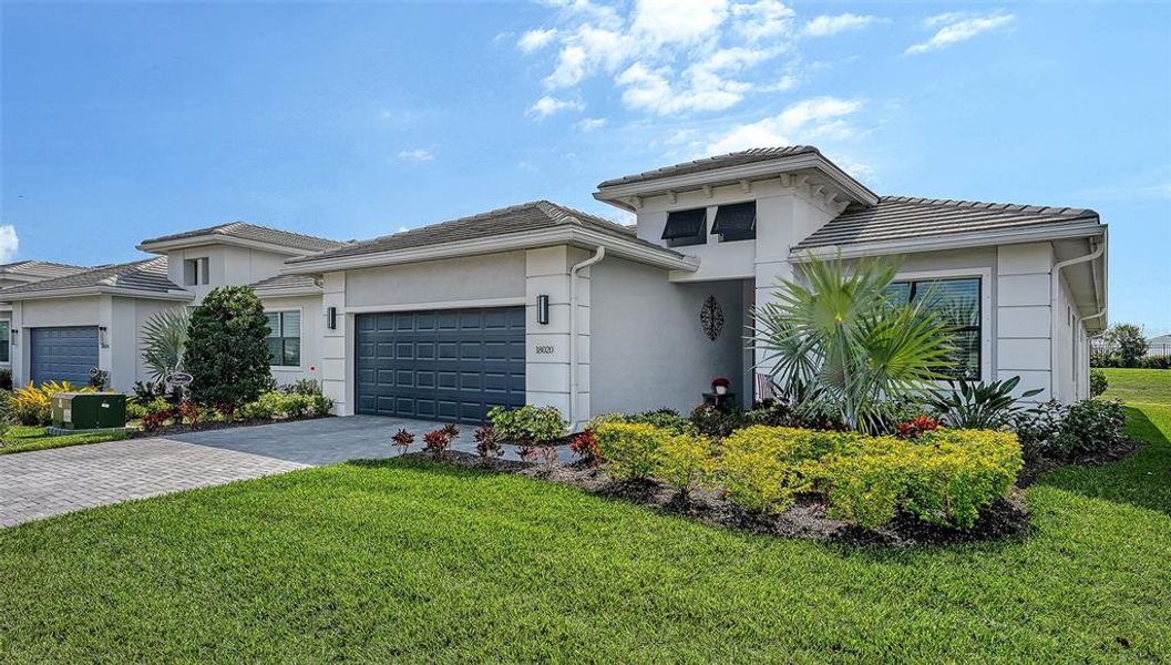 Front exterior of a new home in , Bradenton, FL, highlighting curb appeal (Image 21).