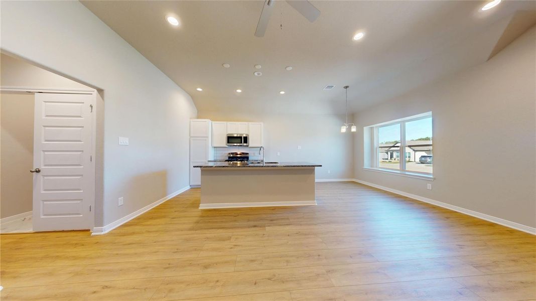 Spacious, unfurnished interior of a new home in , Willis (Image 15).