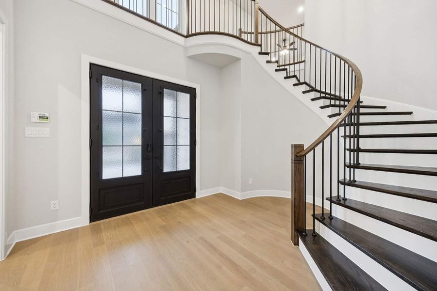 Spacious, unfurnished interior of a new home in The Grove Frisco, Frisco (Image 6).