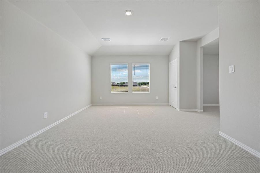 Spacious, unfurnished interior of a new home in Lakehaven - Signature Series, Farmersville (Image 27).