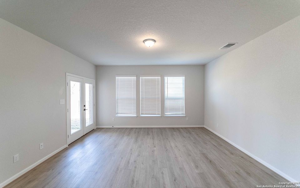 Spacious, unfurnished interior of a new home in Arcadia Ridge, San Antonio (Image 14). Spacious, unfurnished interior of a new home in Arcadia Ridge, San Antonio (Image 14).