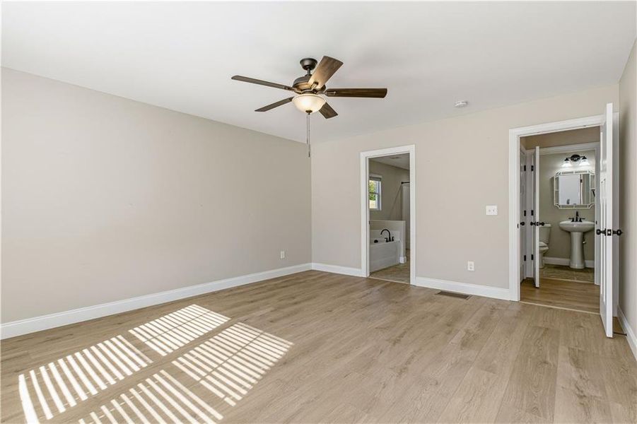 Spacious, unfurnished interior of a new home in , Dahlonega (Image 39).