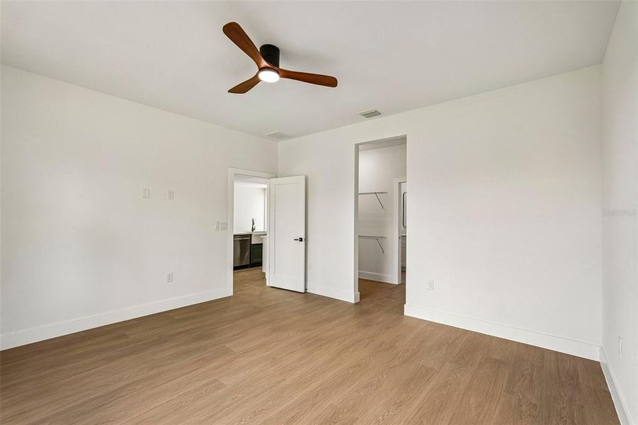 Spacious, unfurnished interior of a new home in , North Port (Image 15).