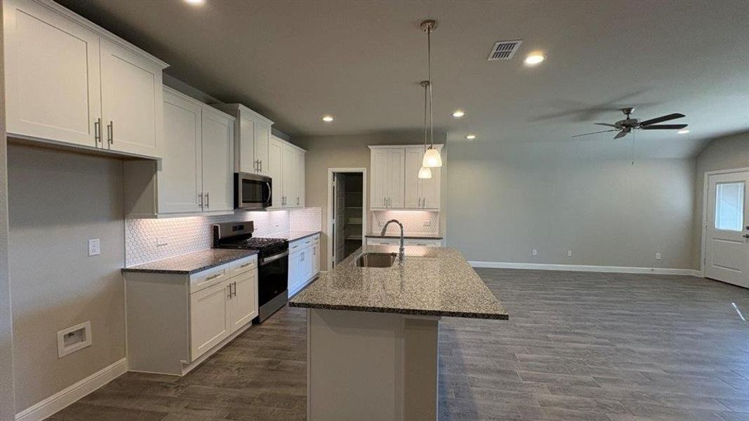 Furnished interior view inside a new home in Sandstone Estates, Granbury (Image 8).