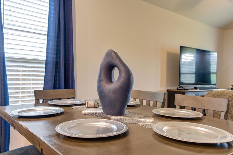 DINNING ROOM DINNING ROOM