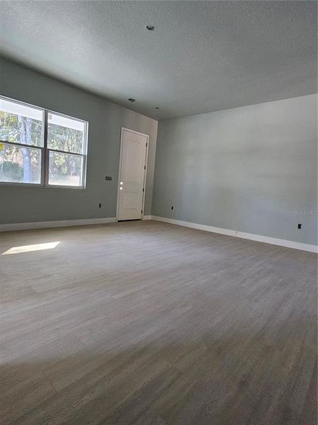Spacious, unfurnished interior of a new home in , Deland (Image 20).